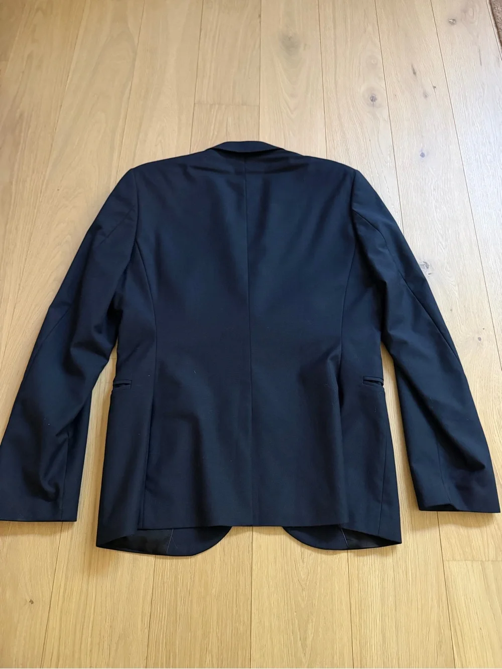 Classic Men's Dark Navy Slim Fit Two-Button Blazer